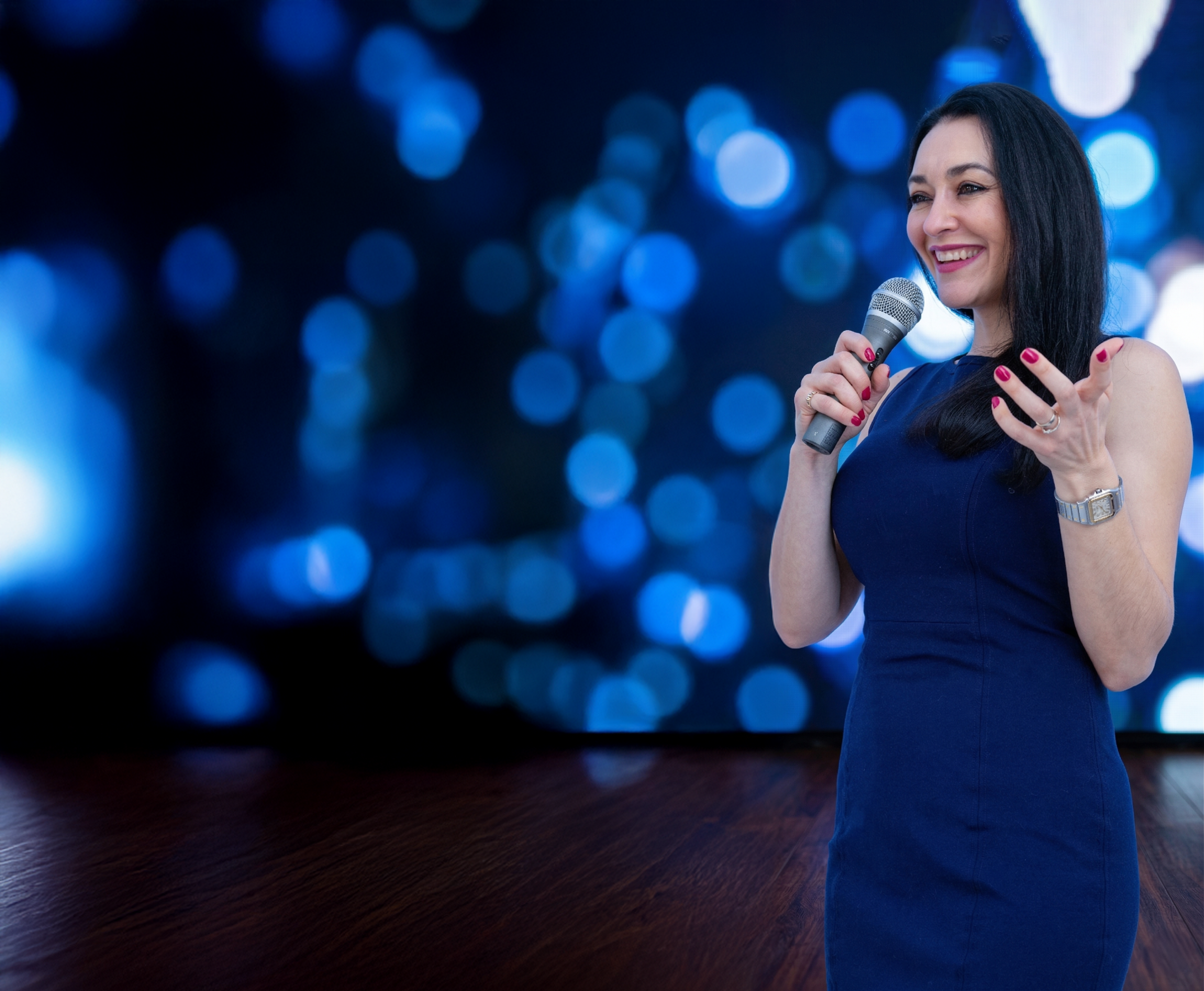 Renee Aguilar durante una conferencia